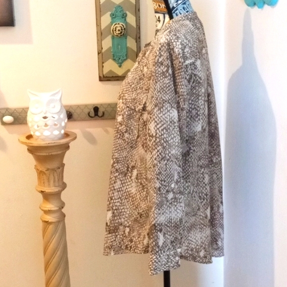 JONES NEW YORK Women's Snake Skin Print Muted Brown / White Flowing Blouse XL - Picture 3 of 8